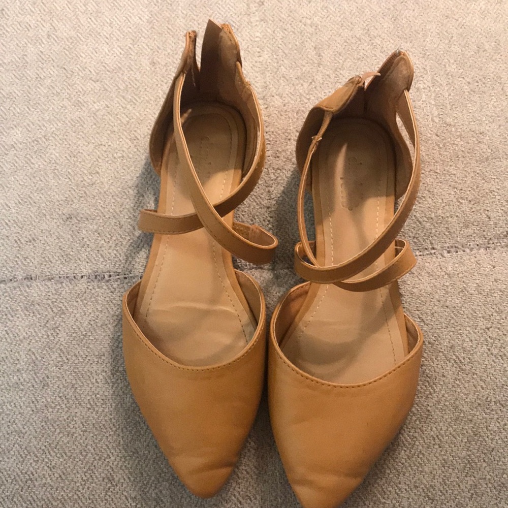 Zip up pointed flats